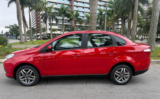 FIAT GRAND SIENA 1.4 MPI ATTRACTIVE 8V FLEX 4P MANUAL FIAT GRAND SIENA 1.4 MPI ATTRACTIVE 8V FLEX 4P MANUAL